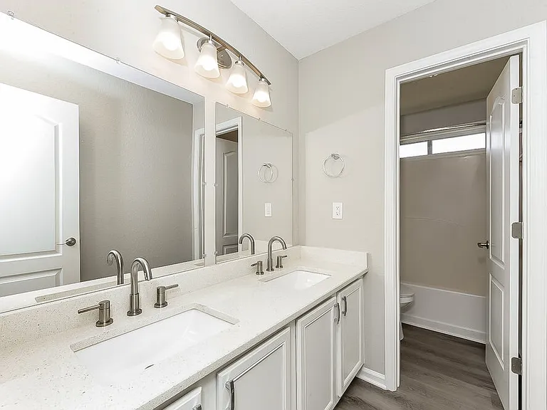 145 Gross Lake Pkwy — Photo 16