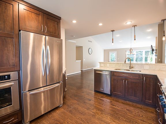 4th image of 8063 Tollbridge Ct