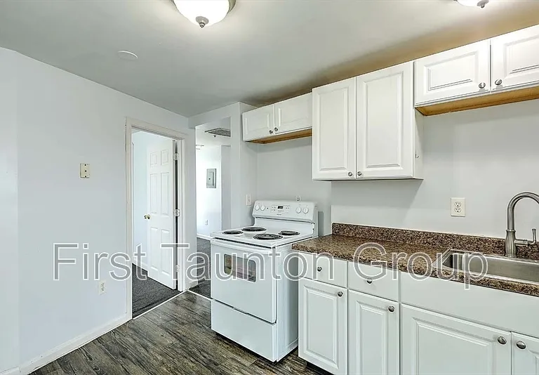 458 Weir St #5 — Photo 9