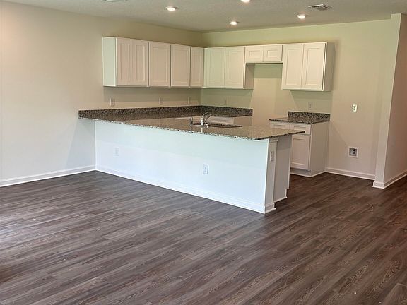 4th image of 21641 Sutherland Cir