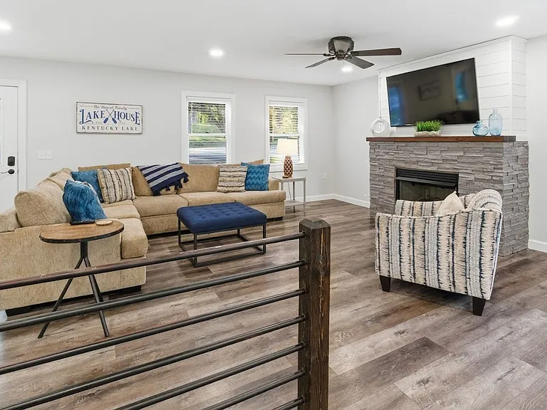 376 Peachtree Dr — Photo 10