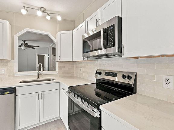 3rd image of 582 Ed Thomas Rd