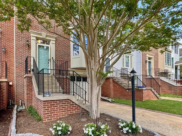 47640 Comer Sq, Sterling, VA 20165