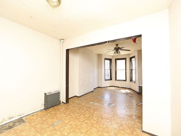 4th image of 1855 Park Pl