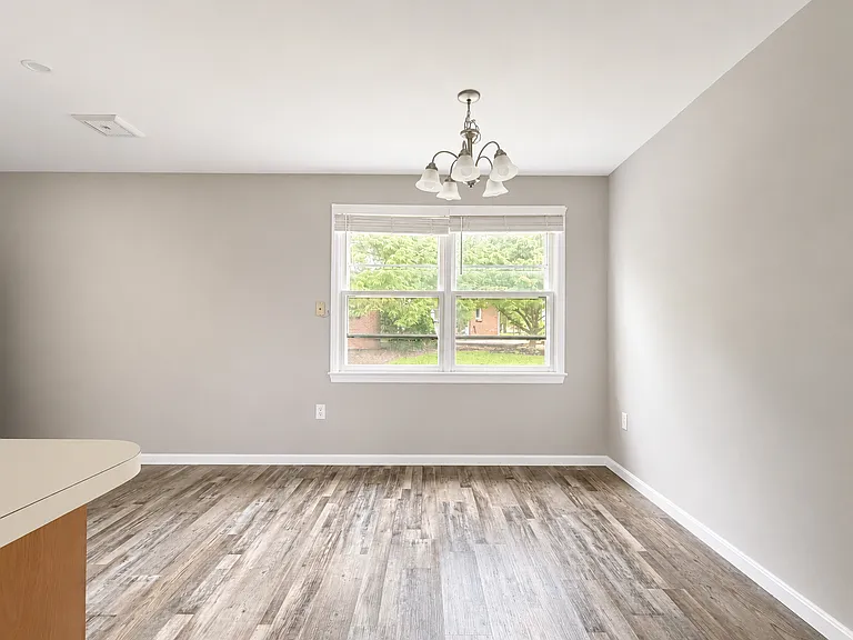 534 E New St — Photo 12
