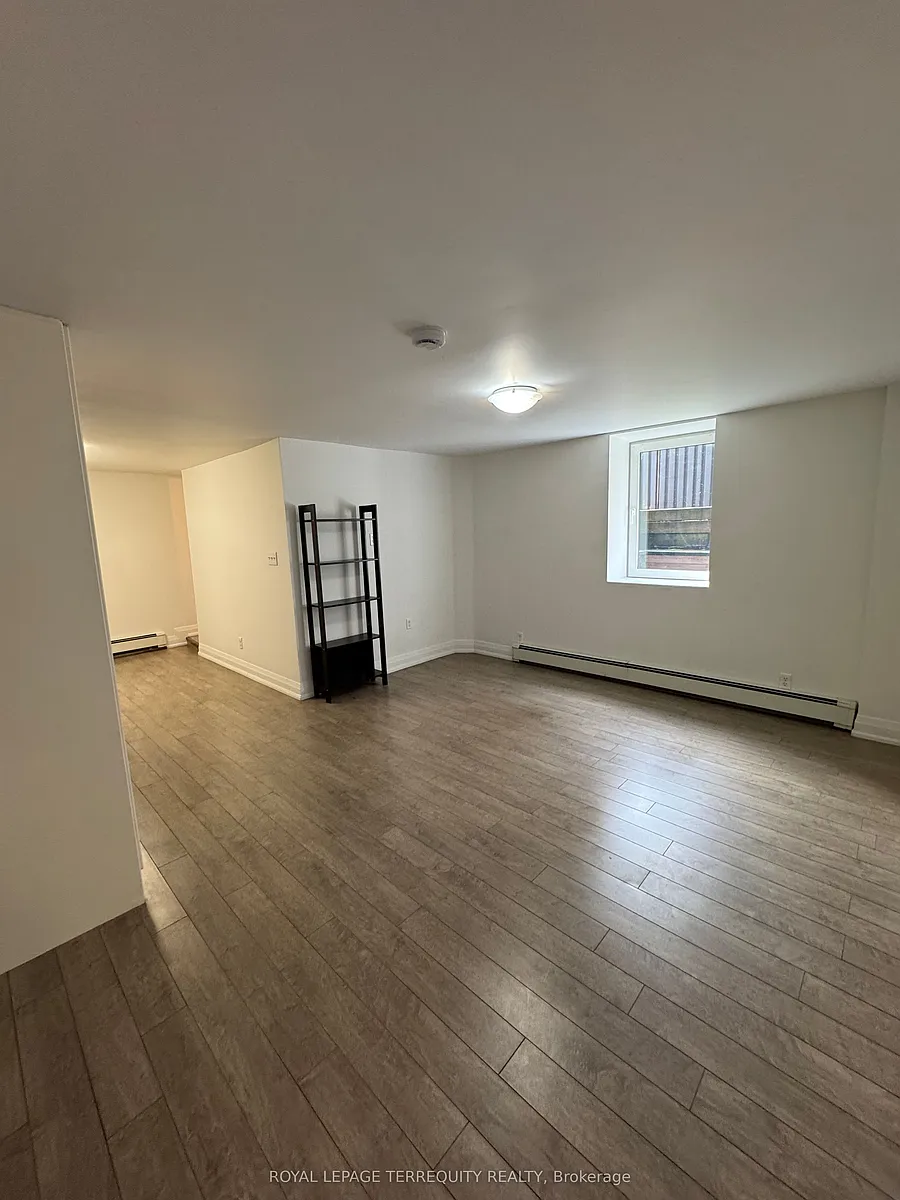 Building Photo - 571 Palmerston Ave #BASEMENT