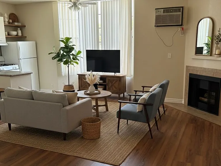 10256 McClemont Ave — Photo 2