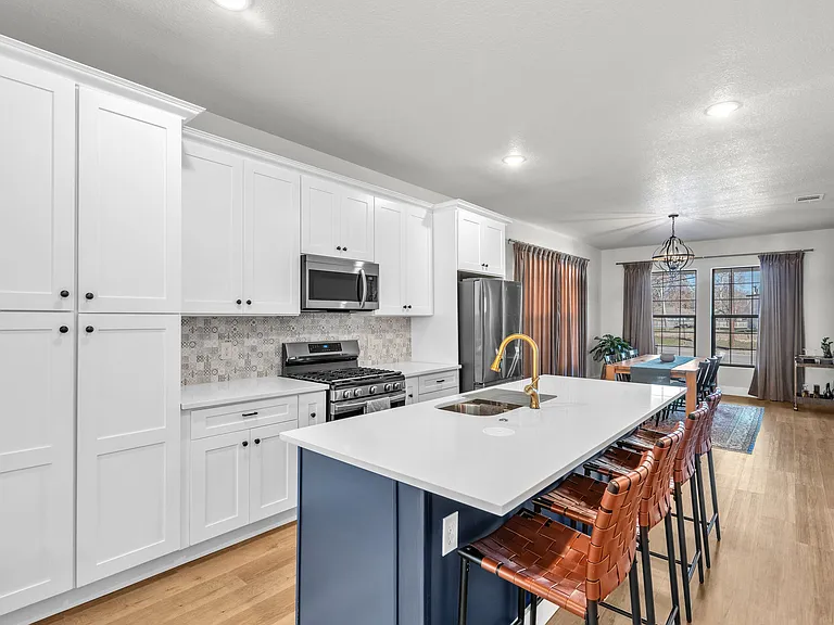 554 E Mitchell St — Photo 10