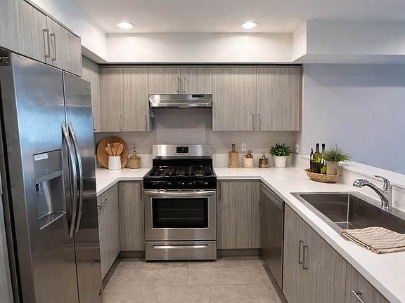 3rd image of 14848 Delano St #203