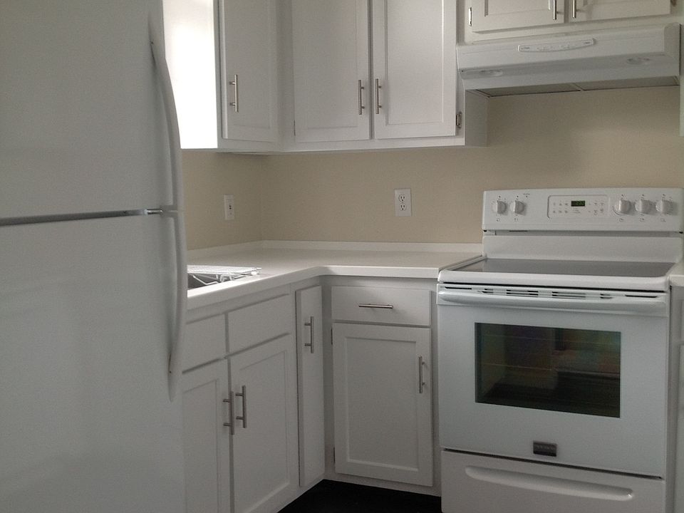 2nd image of 735 Bragg Dr APT C
