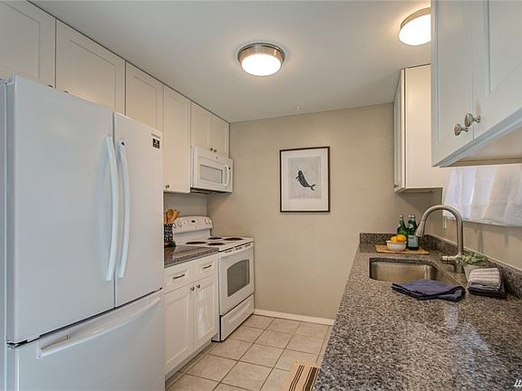 4th image of 12525 SE 203rd Pl