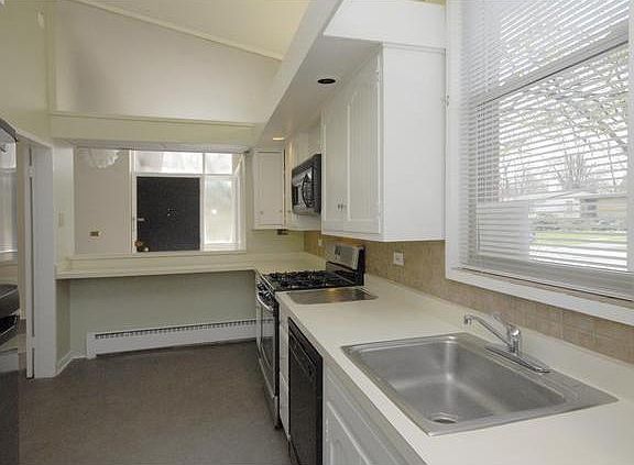 3rd image of 9349 Lincolnwood Dr