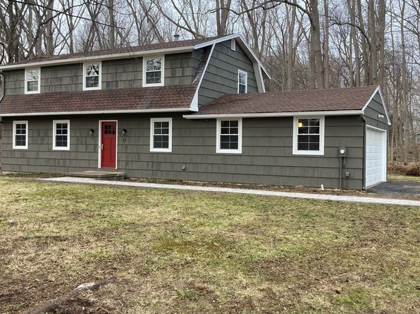 17 Tree Brook Dr