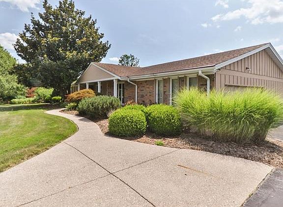 3rd image of 159 Carriage Square Dr