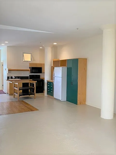 2 bed, 1040 sqft, $3,100 — Photo 3