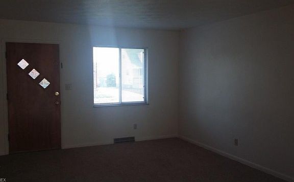 5th image of 3320-3322 Elmwood St