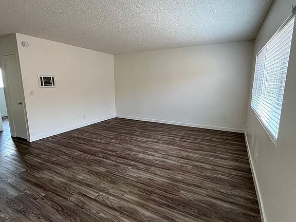 3rd image of 1422 Holly Ave #Ib