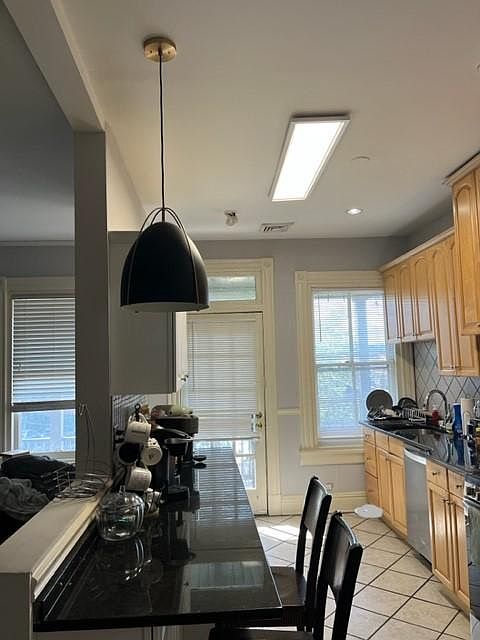 1st image of 402 N Robinson St Floor 2
