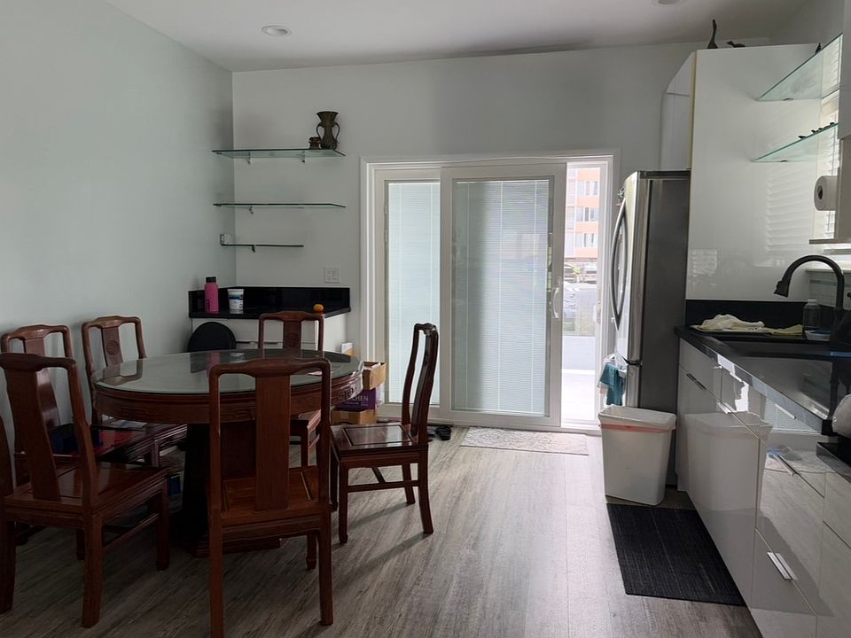 kitchen/dining area