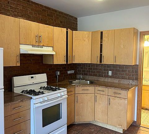 4th image of 297 Pleasant Ave APT 3B