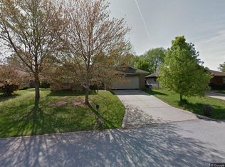305 Hillcrest Ave, Nixa, MO 65714