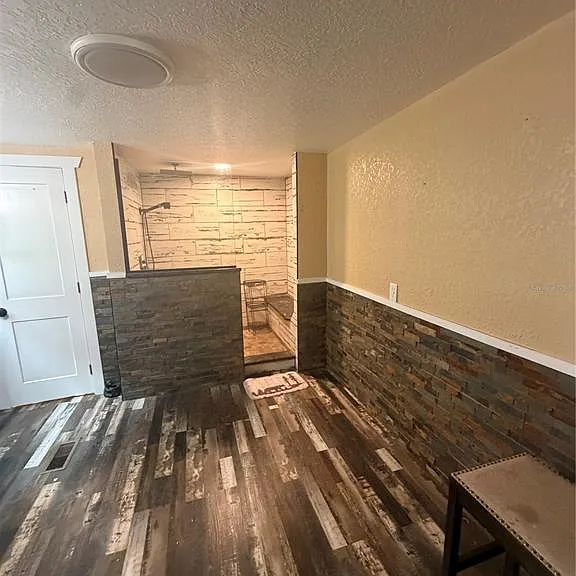 6828 State Road 33 — Photo 13