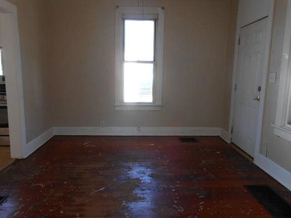 5th image of 905 E Parkland Ave