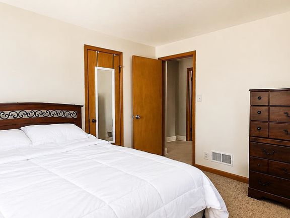 5th image of 513 E Fremont St