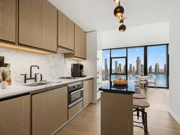 626 1st Avenue image 4 of 36