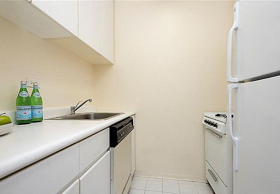 4th image of 235 E 40th St APT 12J