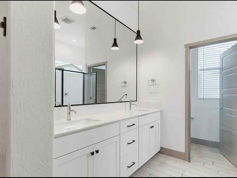 434 E Tyler Ct — Photo 21