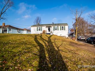 1433 Rosewood St, Jenison, MI 49428