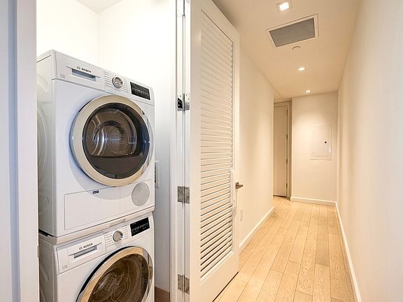 3rd image of 138 E 50th St APT 20C