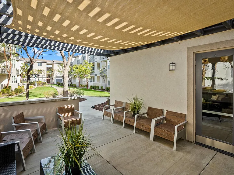LuxLiv Apartments — Photo 17