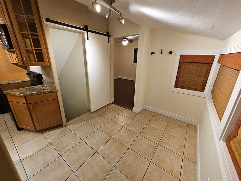 6306 SW 30th Ave — Photo 13
