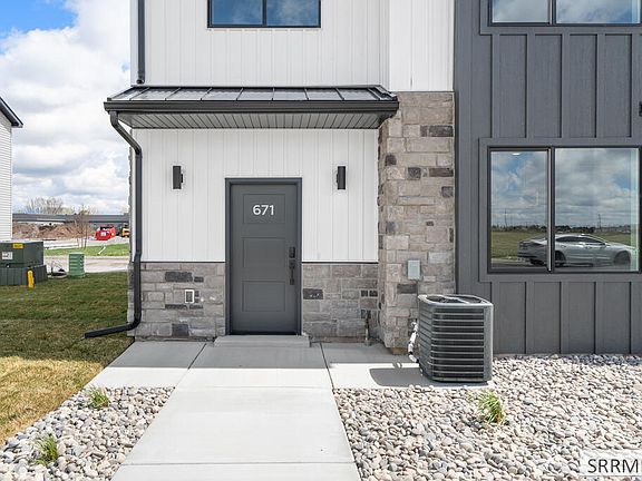 3rd image of 753 N Curlew Dr