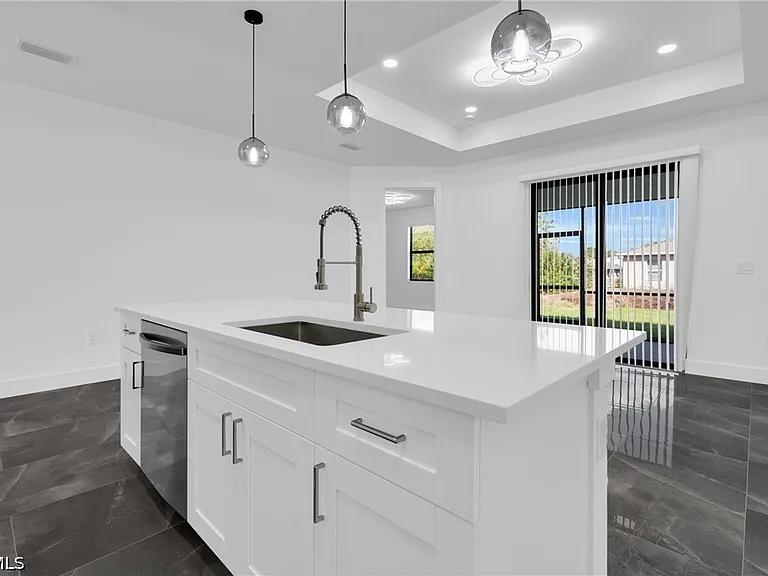 111 Harry Ave S #109 — Photo 19