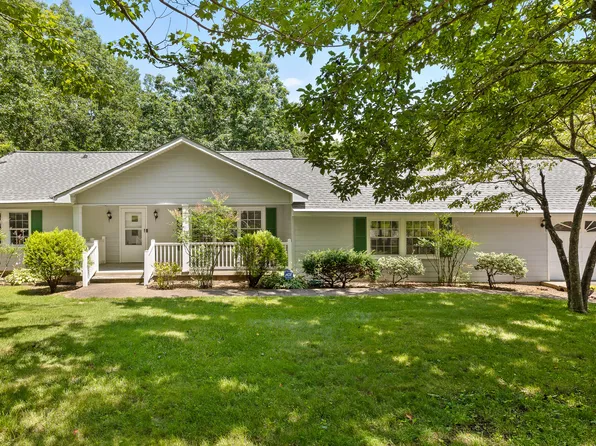 1604 Hollister Rd, Signal Mountain, TN 37377