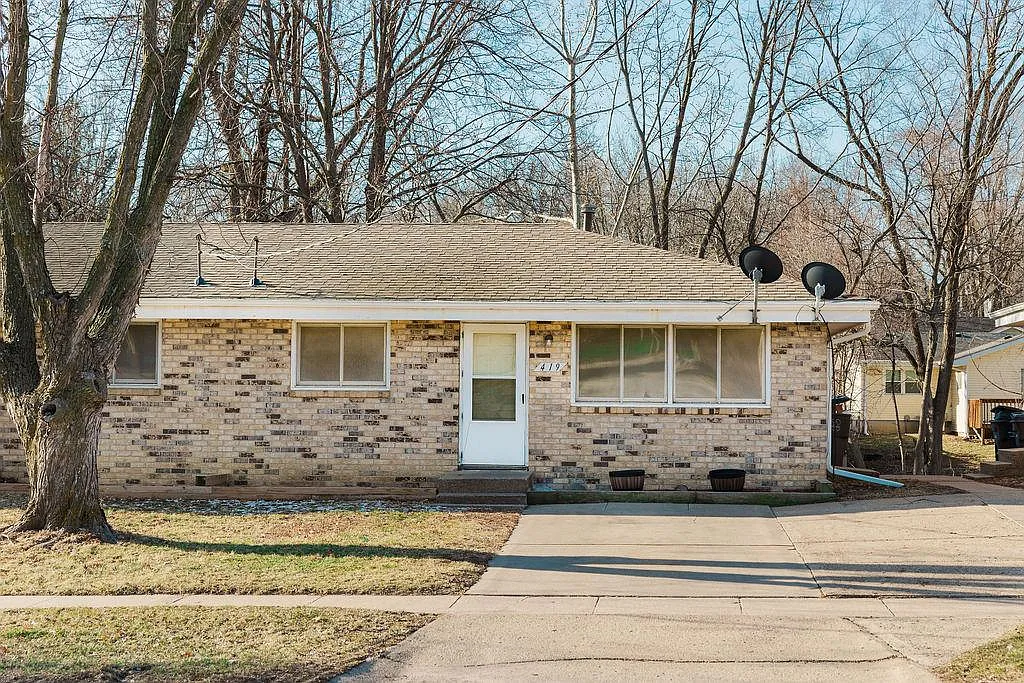 419 E Watrous Ave — Photo 2