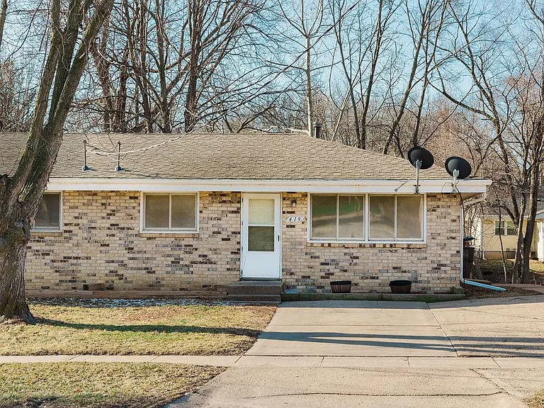 419 E Watrous Ave — Photo 2