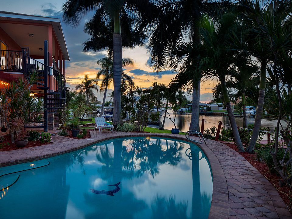 1st image of 137 Bahama Blvd