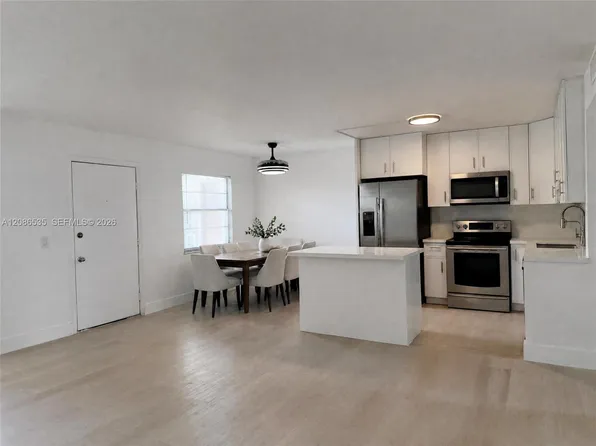 13475 SW 9th St APT 302A, Pembroke Pines, FL 33027
