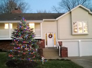 482 Sunstone Dr, Ballwin, MO 63011