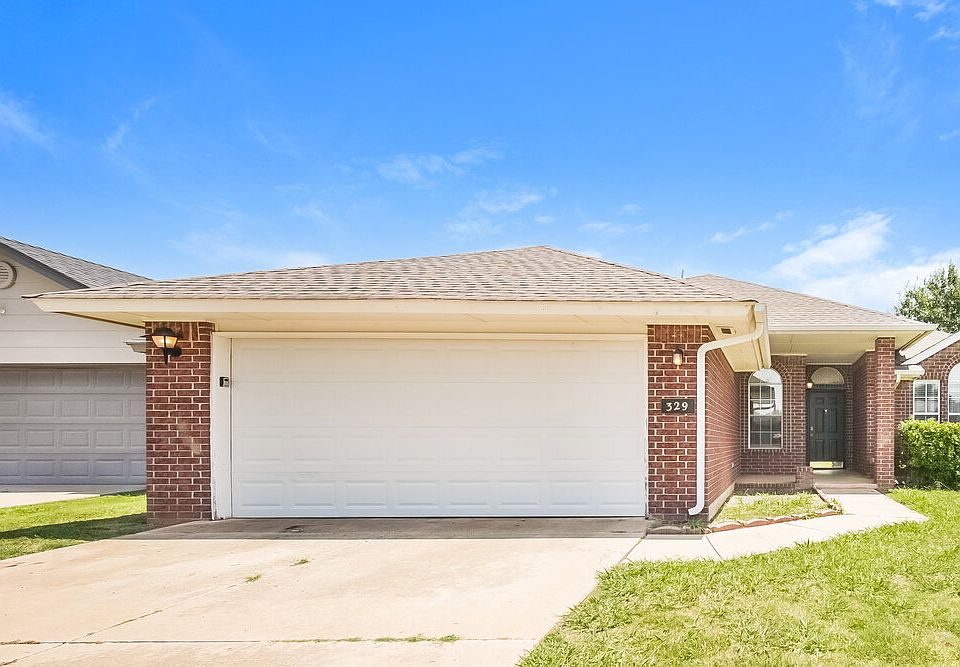 1st image of 329 Ridge Bluff Dr