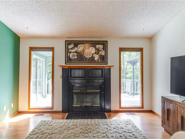 12 Mayfair Dr, Bella Vista, AR 72715