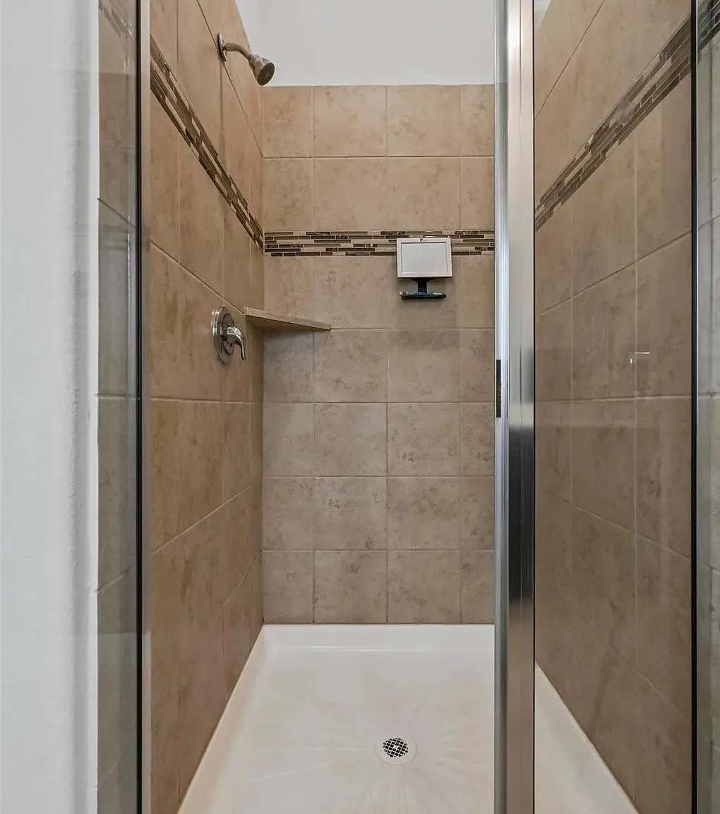 4 bed, 2036 sqft, $2,350 — Photo 2