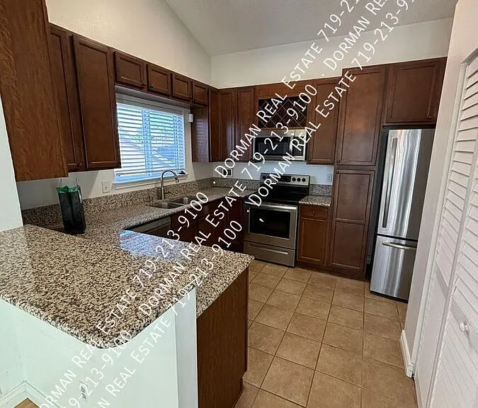 6465 Lonsdale Dr — Photo 4