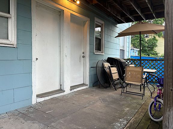 3rd image of 121 Orchard St