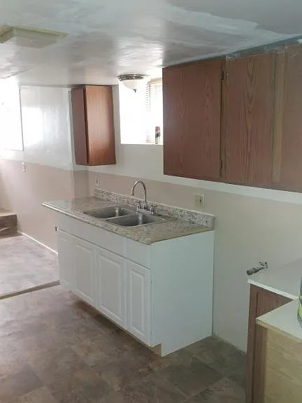863 Glenwood Ave — Photo 3