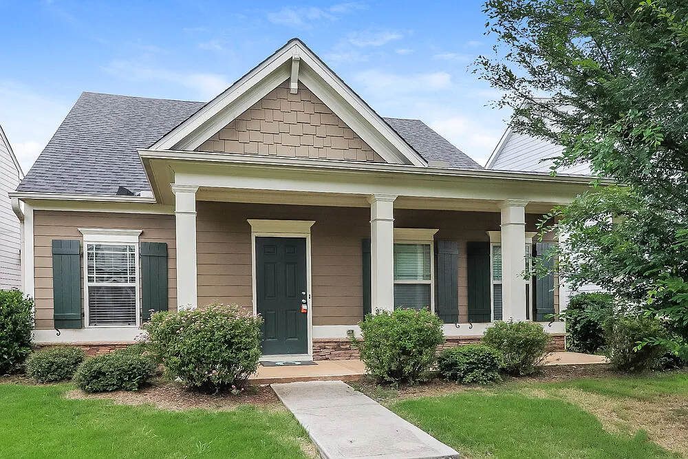 3 bed, 2.0 bath, 1484 sqft, $2,100 — Photo 1